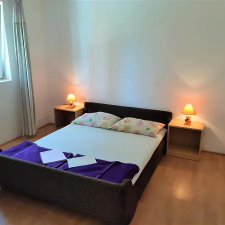 Cozy With Sea View Apartment *