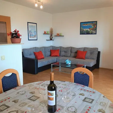 Cozy With Sea View Apartament