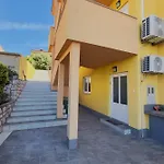 Apartamento Cozy With Sea View Novi Vinodolski