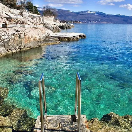 Cozy With Sea View Apartment Novi Vinodolski