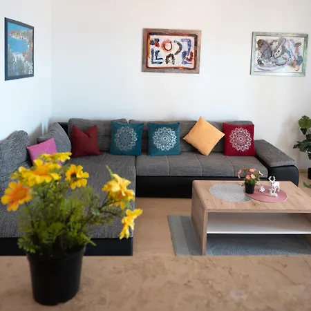 Cozy With Sea View Apartament Novi Vinodolski