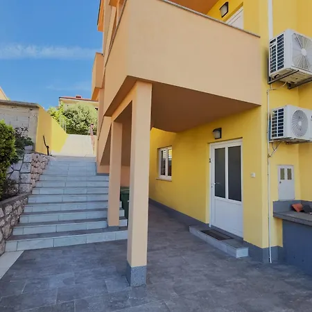 Appartamento Cozy With Sea View Novi Vinodolski