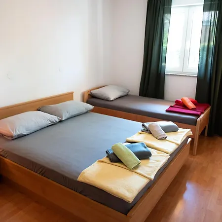 Cozy With Sea View Apartament Novi Vinodolski