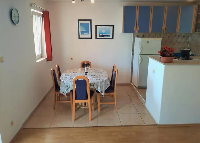Cozy With Sea View Διαμέρισμα Novi Vinodolski