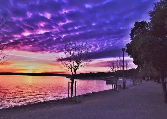 Cozy With Sea View Διαμέρισμα